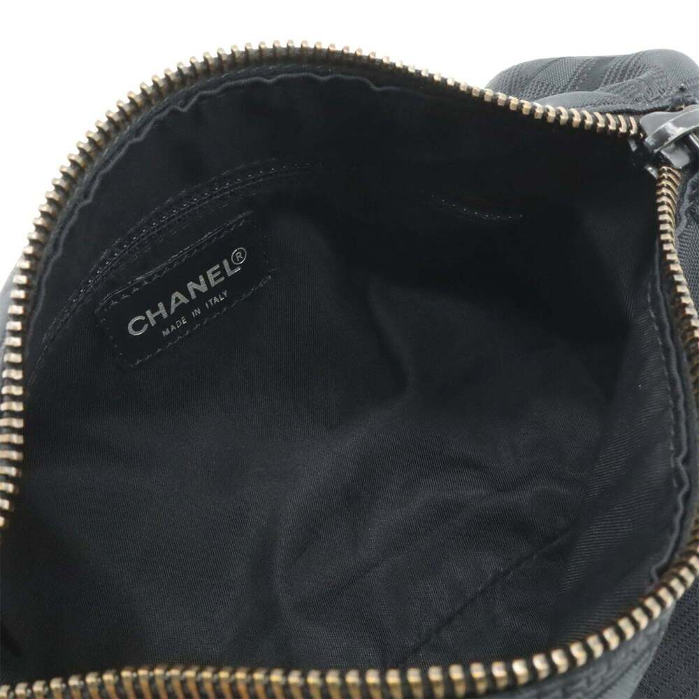 CHANEL Black Leather Shoulder Bag - Picture 8 of 9
